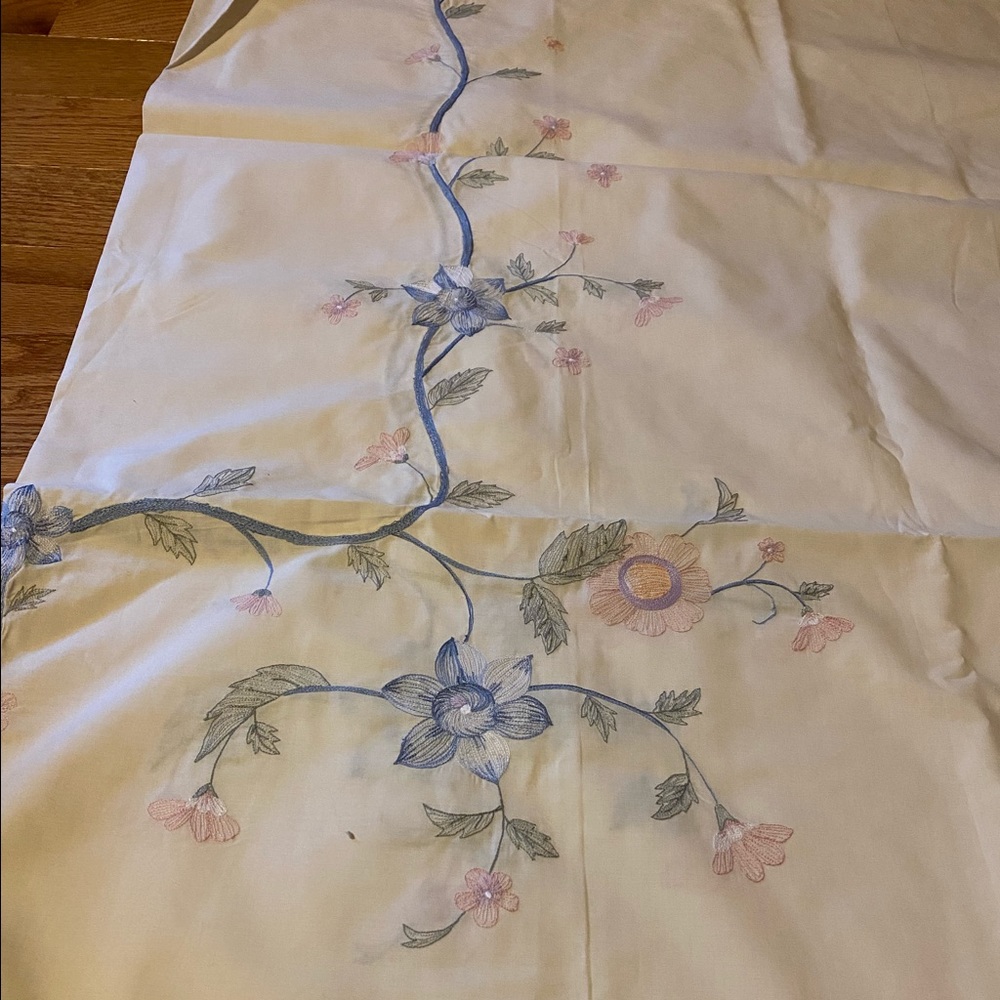 Polyester & Cotton Embroidered Oval Tablecloth